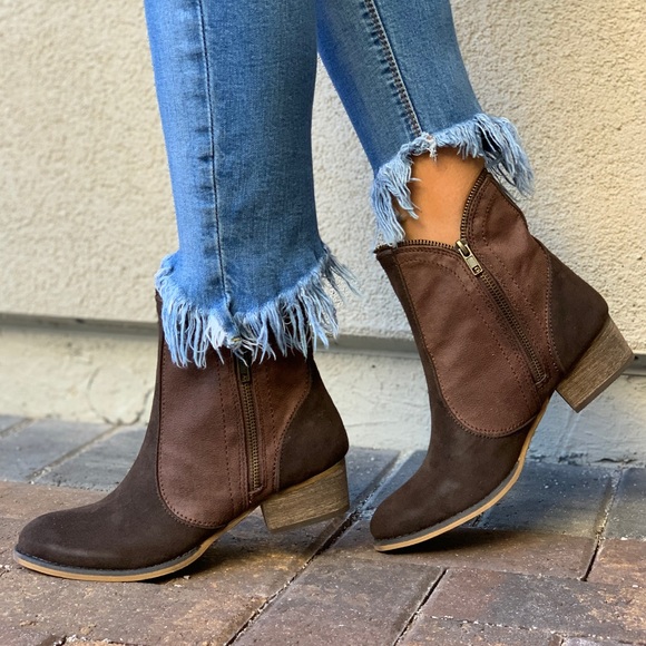 Brown Distressed Dual Zipper Western Ankle Booties - Picture 7 of 8